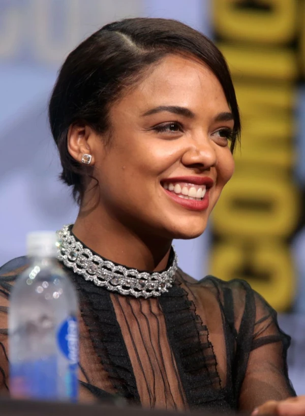 <strong>Tessa Thompson</strong>. Bild av Gage Skidmore.