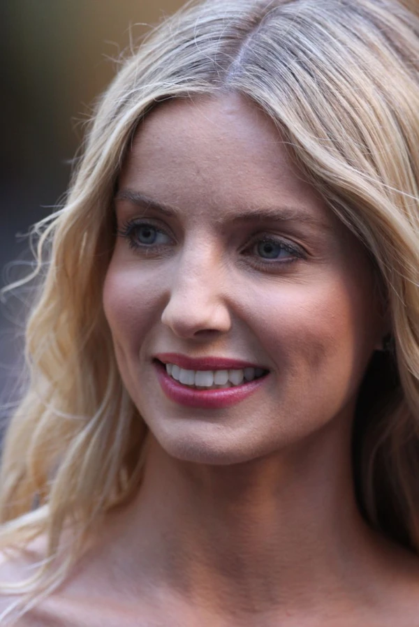 <strong>Annabelle Wallis</strong>. Bild av Eva Rinaldi.