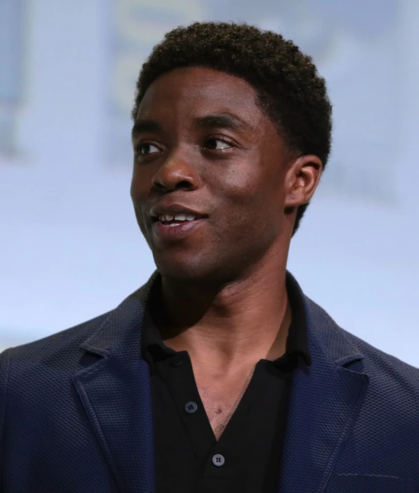 <strong>Chadwick Boseman</strong>. Bild av Gage Skidmore.